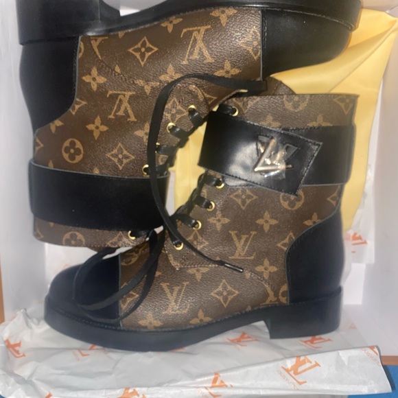 Boots - Picture 2 of 4